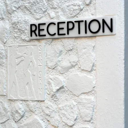 Bed & Breakfast Kasteli Luxury Perissa (Santorini)