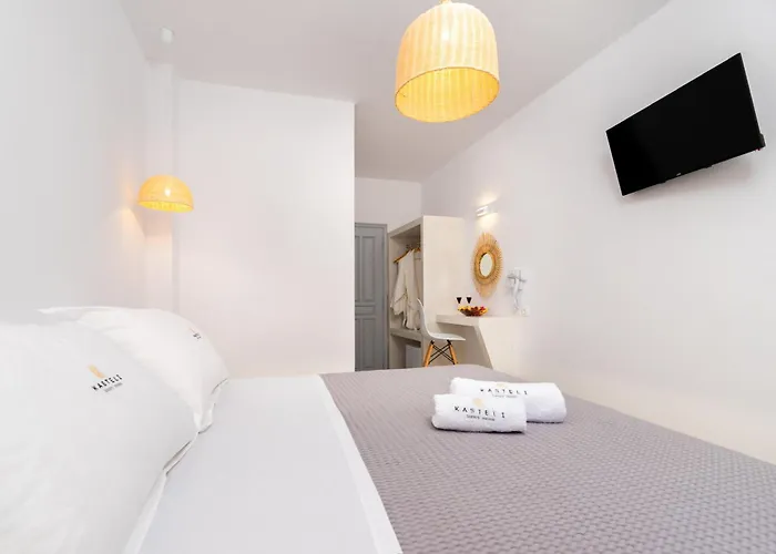 Kasteli Luxury Perissa (Santorini)